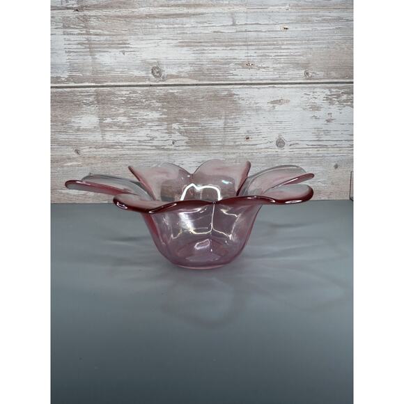 Vintage pink glass daisy dish set. Set of 2. - Picture 7 of 7